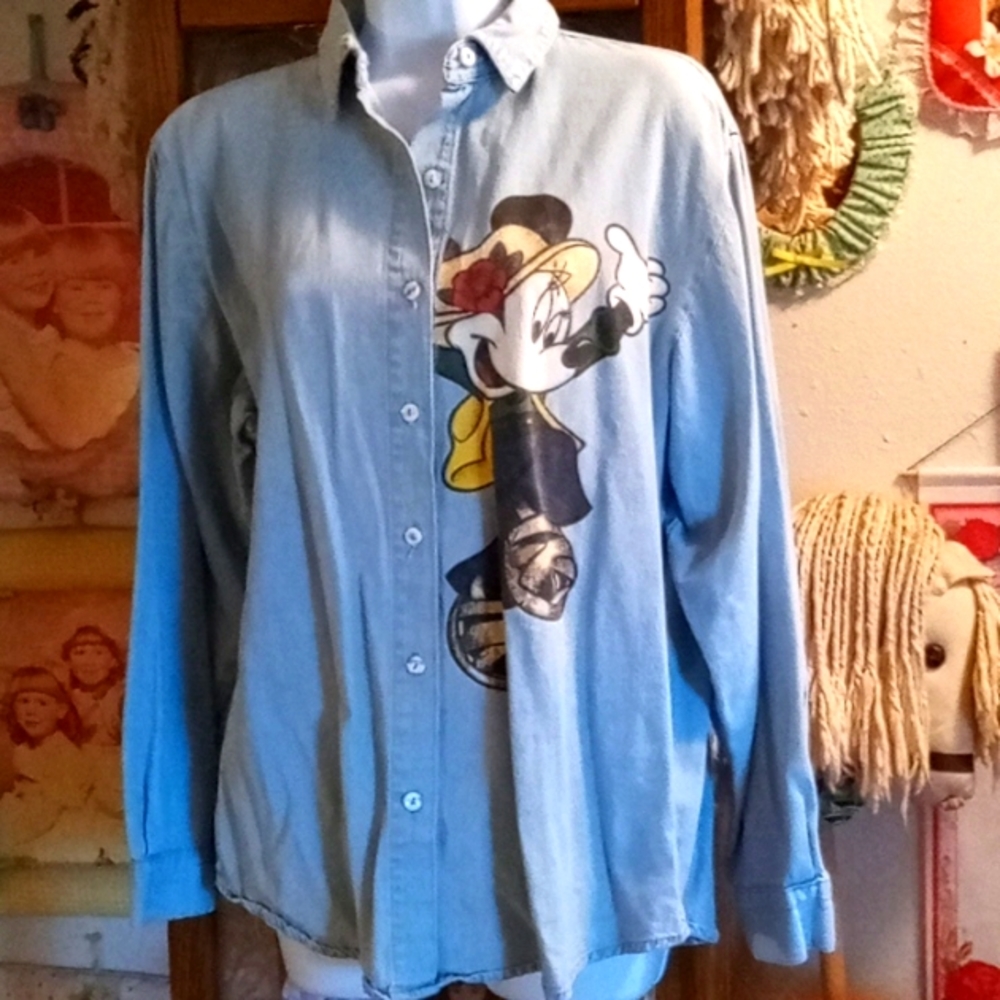 Super CUTE,Vintage 80's,Minnie Mouse,by Disney,Light Wash,Blue,Denim Shirt❤️💙
